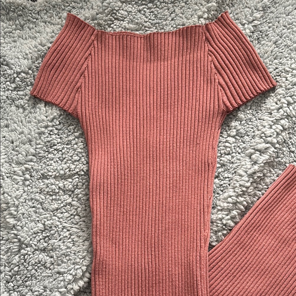 Ribbed Off-Shoulder Dress in Rust/Pink